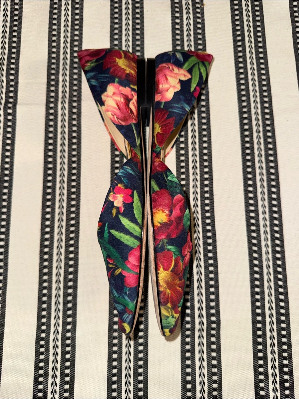 Sam Edelman Floral Pointed D'Orsay Flats in Green, Pink & Red, Size 7.5 - Picture 10 of 15